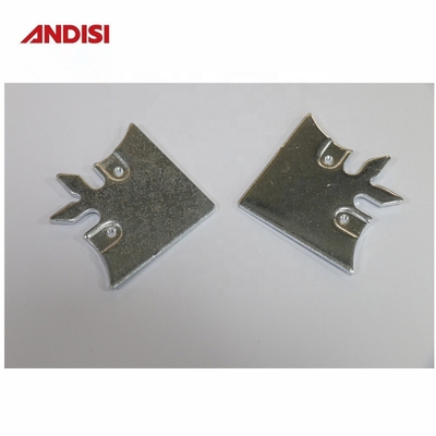 Support métallique en acier zinc plaqué en forme de poisson de 3 mm non standard avec connecteur perforé