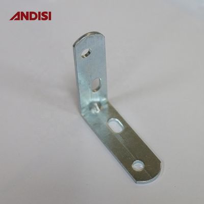 Des supports à angle droit en fer pour meubles en bois, des supports à coin en métal, épaisseur de 2 mm