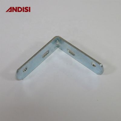 Des supports à angle droit en fer pour meubles en bois, des supports à coin en métal, épaisseur de 2 mm