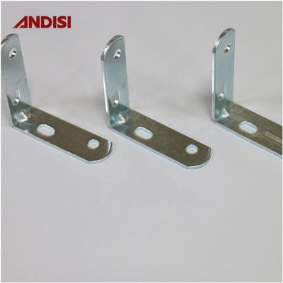 Des supports à angle droit en fer pour meubles en bois, des supports à coin en métal, épaisseur de 2 mm