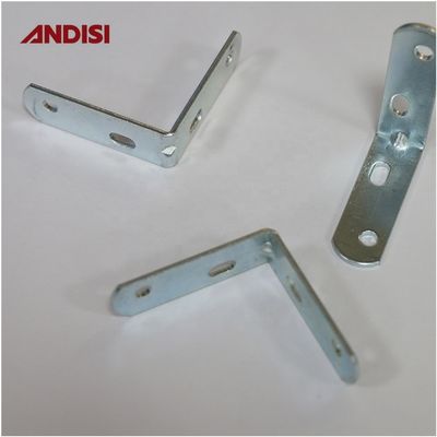 Des supports à angle droit en fer pour meubles en bois, des supports à coin en métal, épaisseur de 2 mm